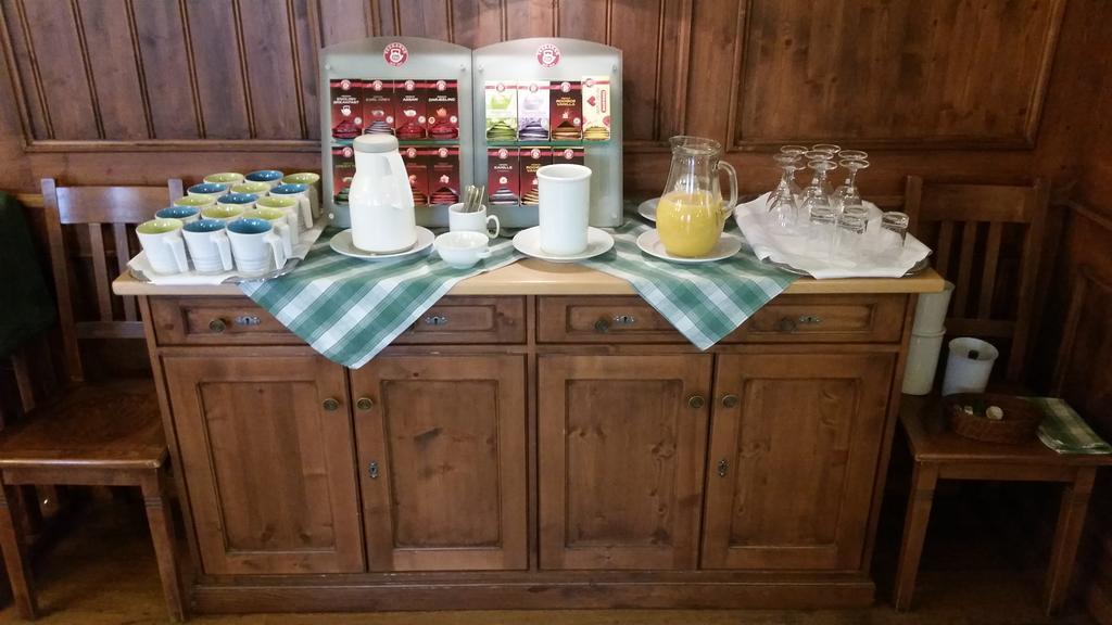 Altstadt- Und Businesshotel Pfaubraeu - Brauereigasthof - Fruehstuecksbuffet - Kostenfreie Radgarage - Hunde Willkommen Trostberg an der Alz Esterno foto