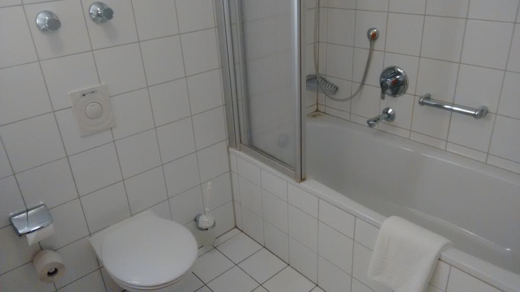 Altstadt- Und Businesshotel Pfaubraeu - Brauereigasthof - Fruehstuecksbuffet - Kostenfreie Radgarage - Hunde Willkommen Trostberg an der Alz Esterno foto