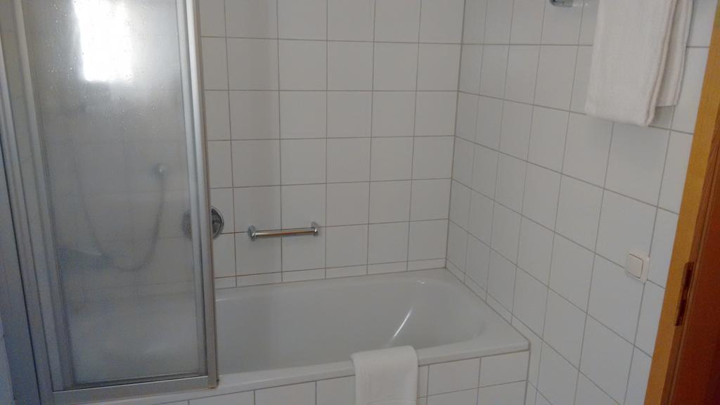 Altstadt- Und Businesshotel Pfaubraeu - Brauereigasthof - Fruehstuecksbuffet - Kostenfreie Radgarage - Hunde Willkommen Trostberg an der Alz Esterno foto