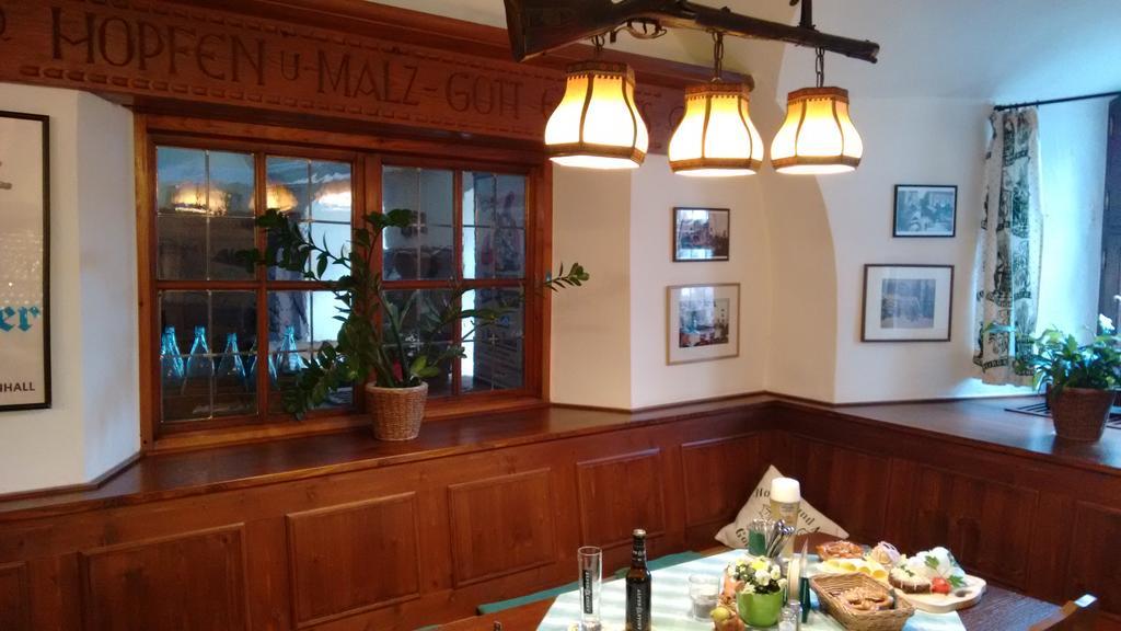 Altstadt- Und Businesshotel Pfaubraeu - Brauereigasthof - Fruehstuecksbuffet - Kostenfreie Radgarage - Hunde Willkommen Trostberg an der Alz Esterno foto