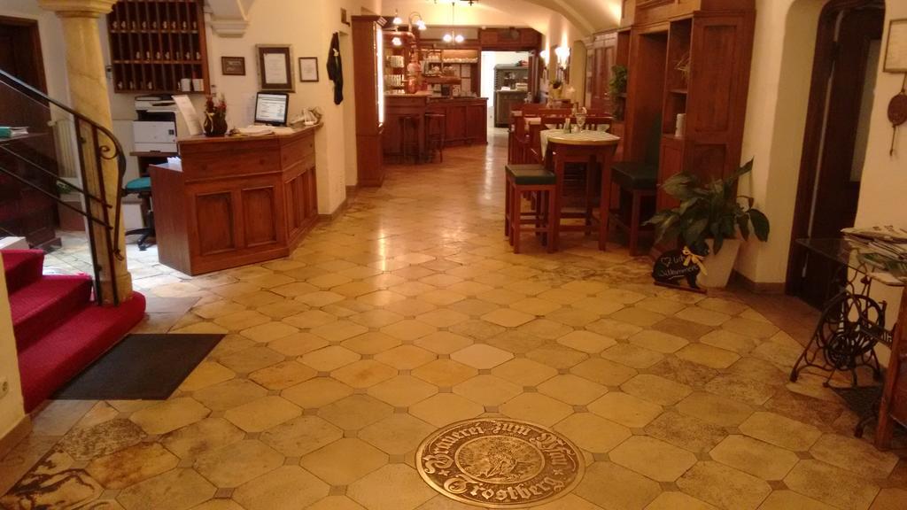 Altstadt- Und Businesshotel Pfaubraeu - Brauereigasthof - Fruehstuecksbuffet - Kostenfreie Radgarage - Hunde Willkommen Trostberg an der Alz Esterno foto