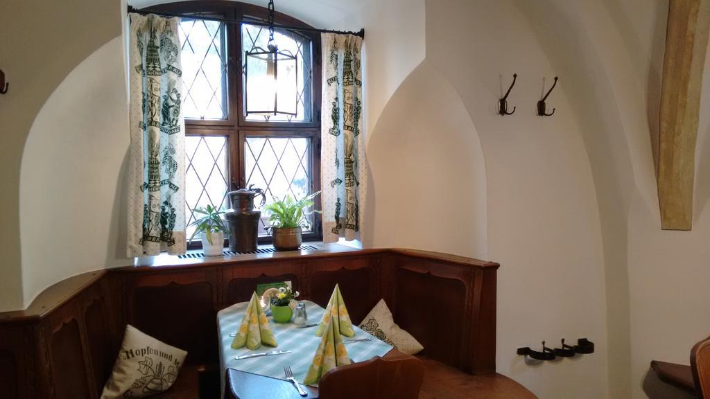 Altstadt- Und Businesshotel Pfaubraeu - Brauereigasthof - Fruehstuecksbuffet - Kostenfreie Radgarage - Hunde Willkommen Trostberg an der Alz Esterno foto