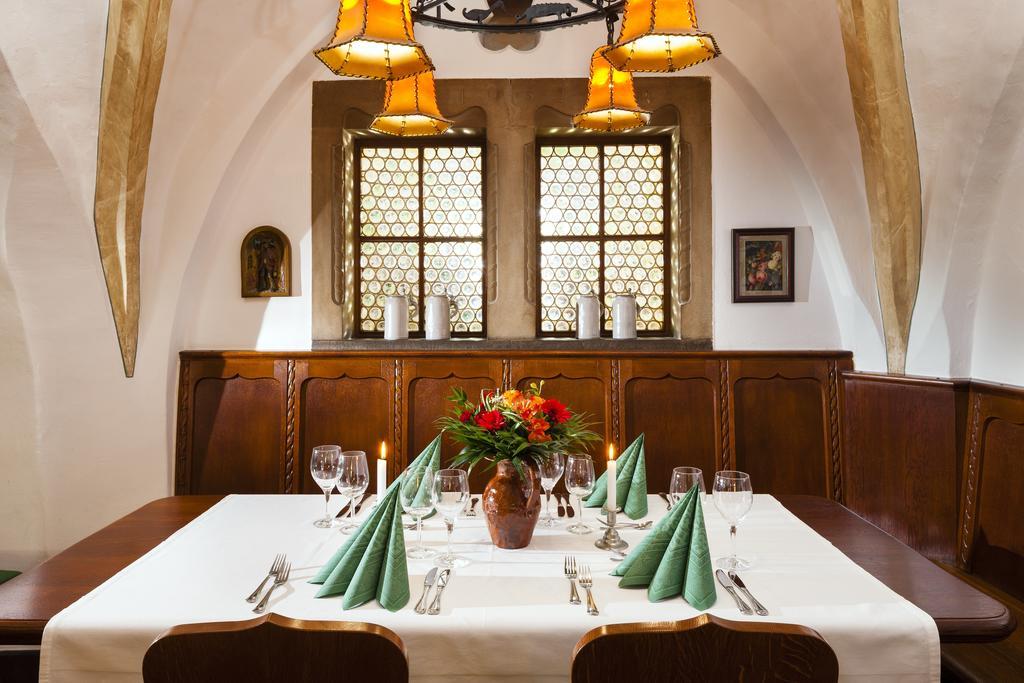 Altstadt- Und Businesshotel Pfaubraeu - Brauereigasthof - Fruehstuecksbuffet - Kostenfreie Radgarage - Hunde Willkommen Trostberg an der Alz Esterno foto